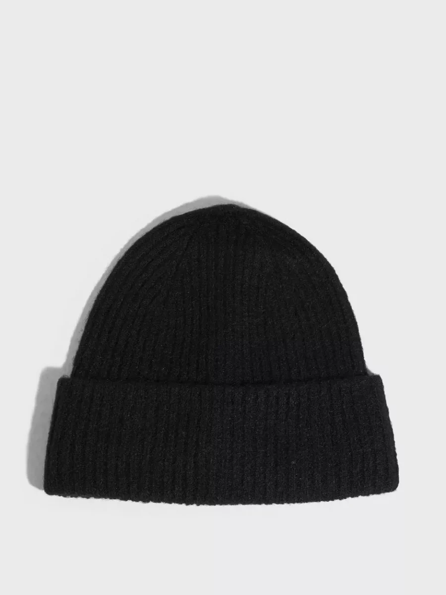 Woman Beanie in Black Selected - Nelly GOOFASH
