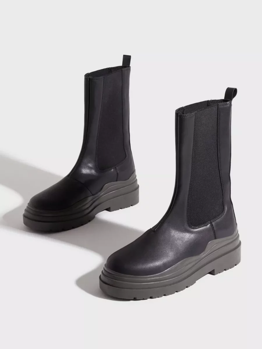 Woman Black Chelsea Boots Nelly GOOFASH