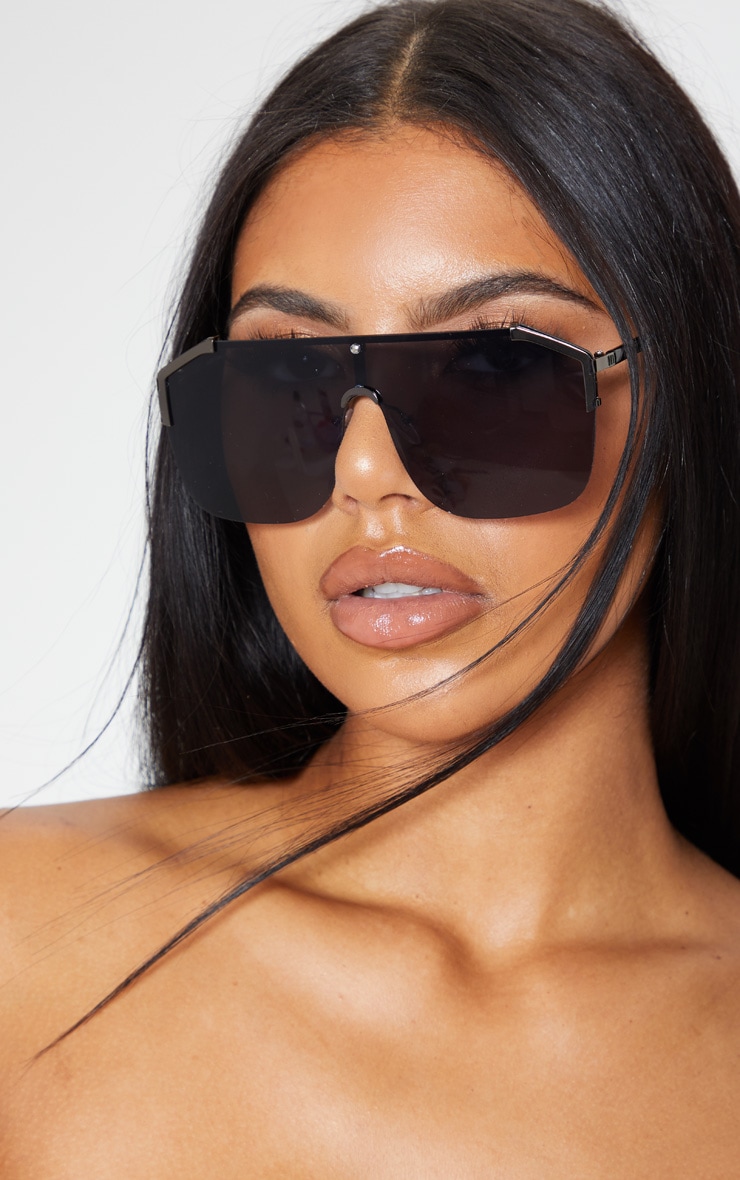 Woman Black Sunglasses at PrettyLittleThing GOOFASH