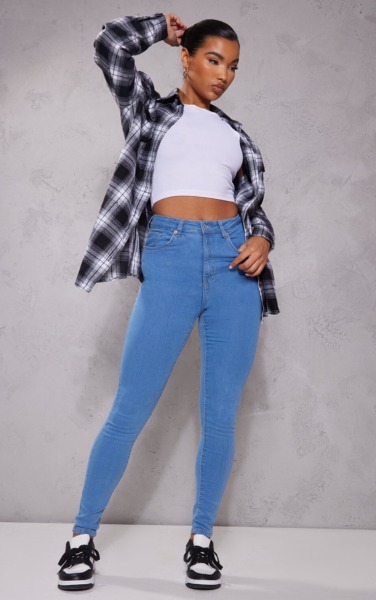 Woman Blue Skinny Jeans at PrettyLittleThing GOOFASH