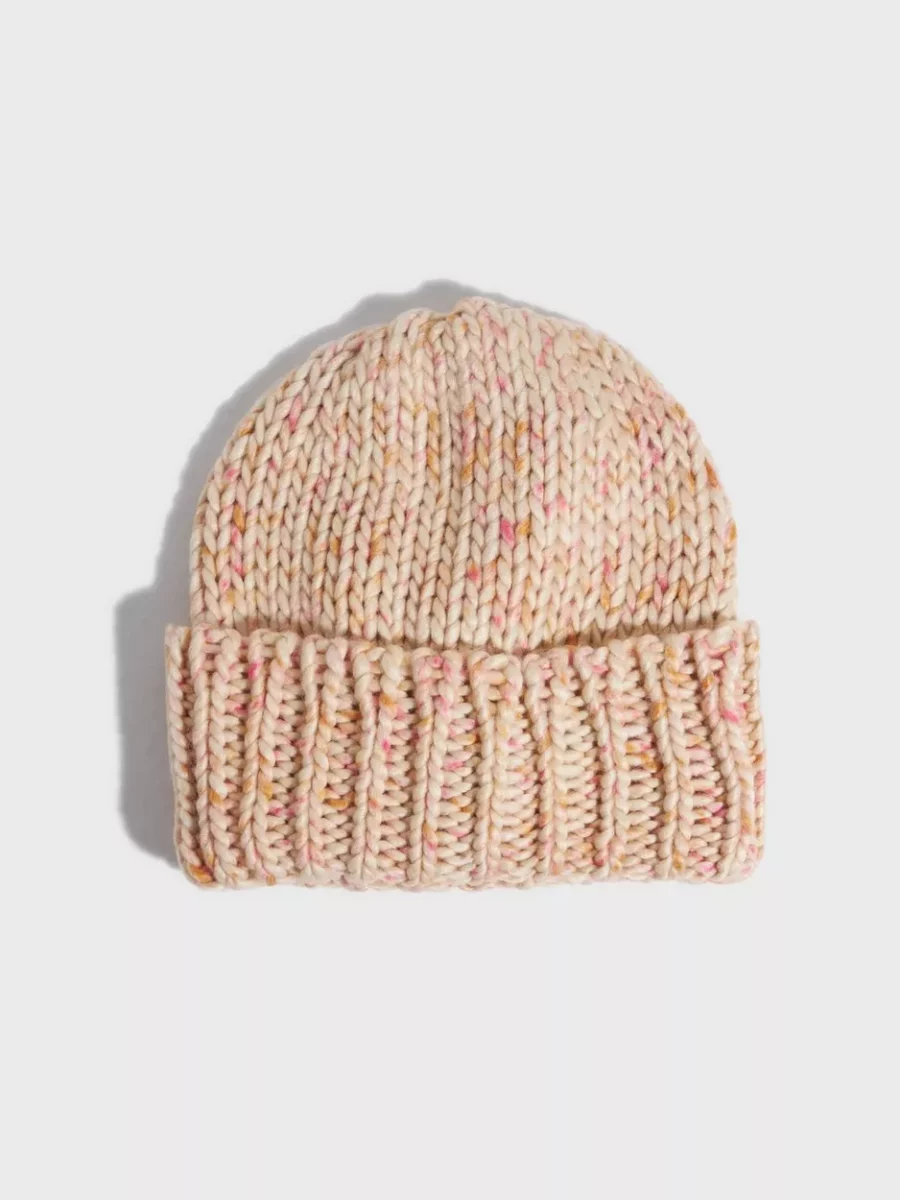 Woman Hat Pink at Nelly GOOFASH