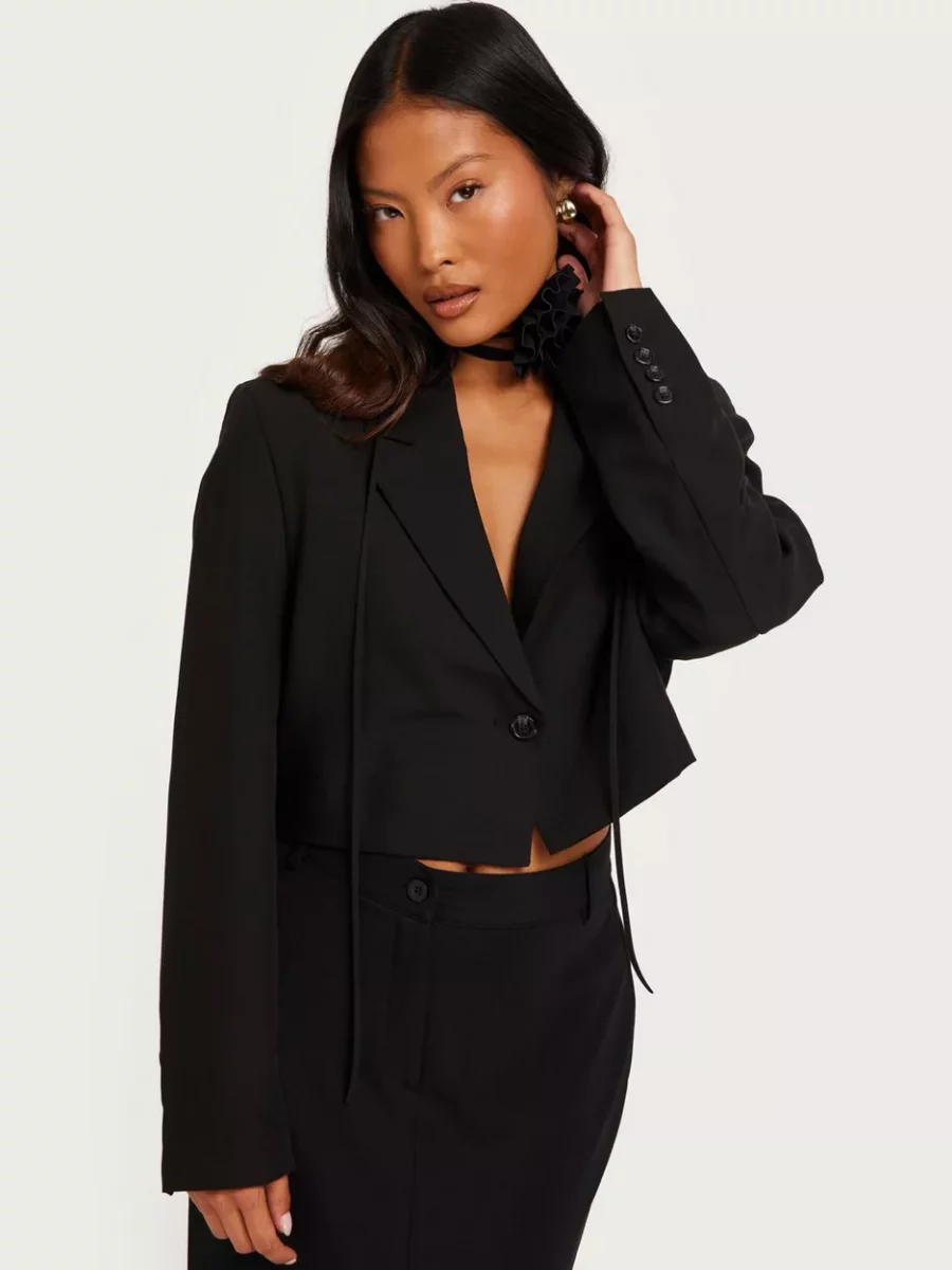 Woman Jacket in Black from Nelly GOOFASH