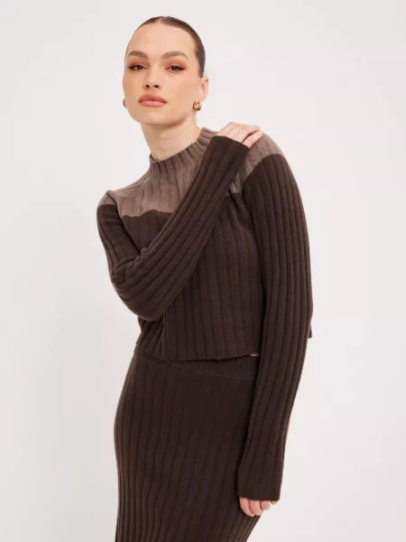 Woman Knitted Sweater - Brown - Nelly GOOFASH