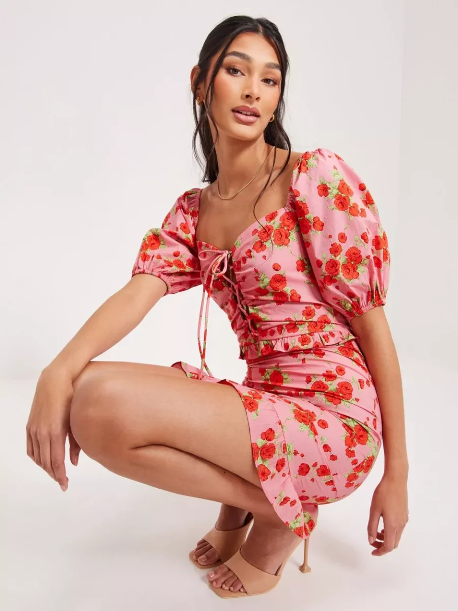 Woman Party Dress in Florals by Nelly GOOFASH