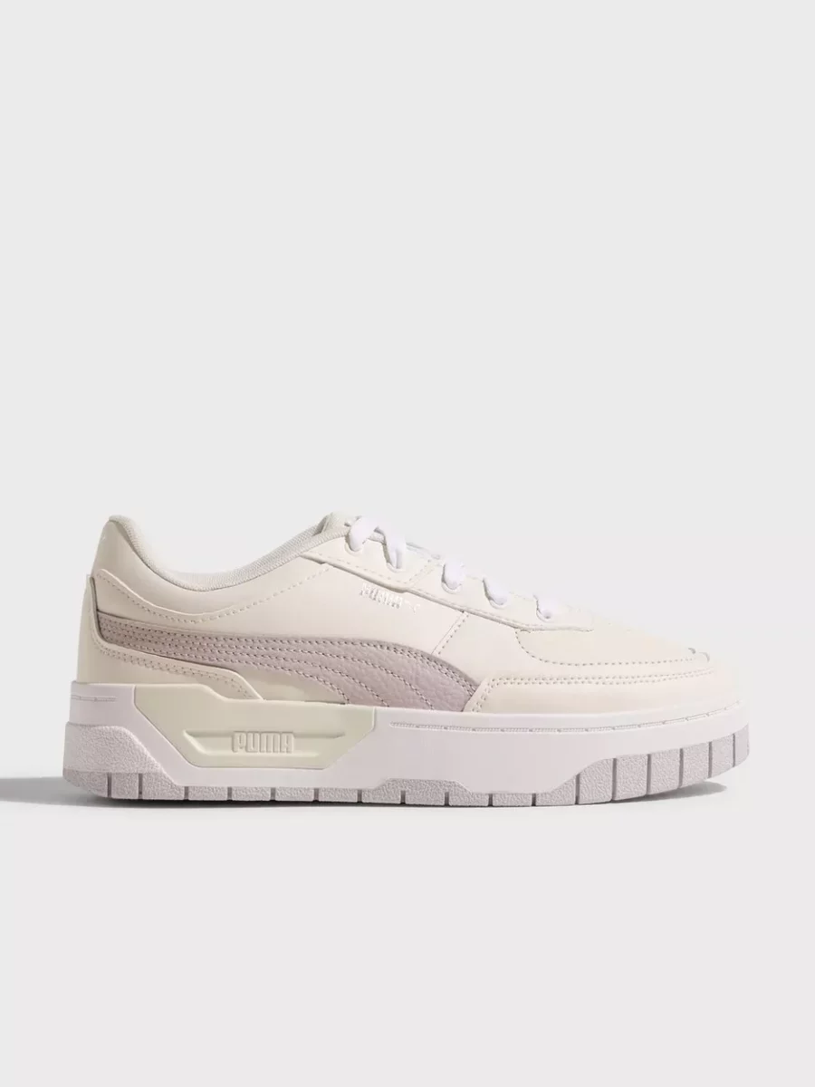 Woman Sneakers in White - Nelly GOOFASH