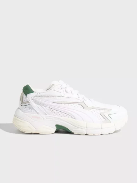 Woman Sneakers in White Puma Nelly GOOFASH
