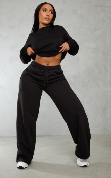 Woman Sweatpants in Black - PrettyLittleThing GOOFASH