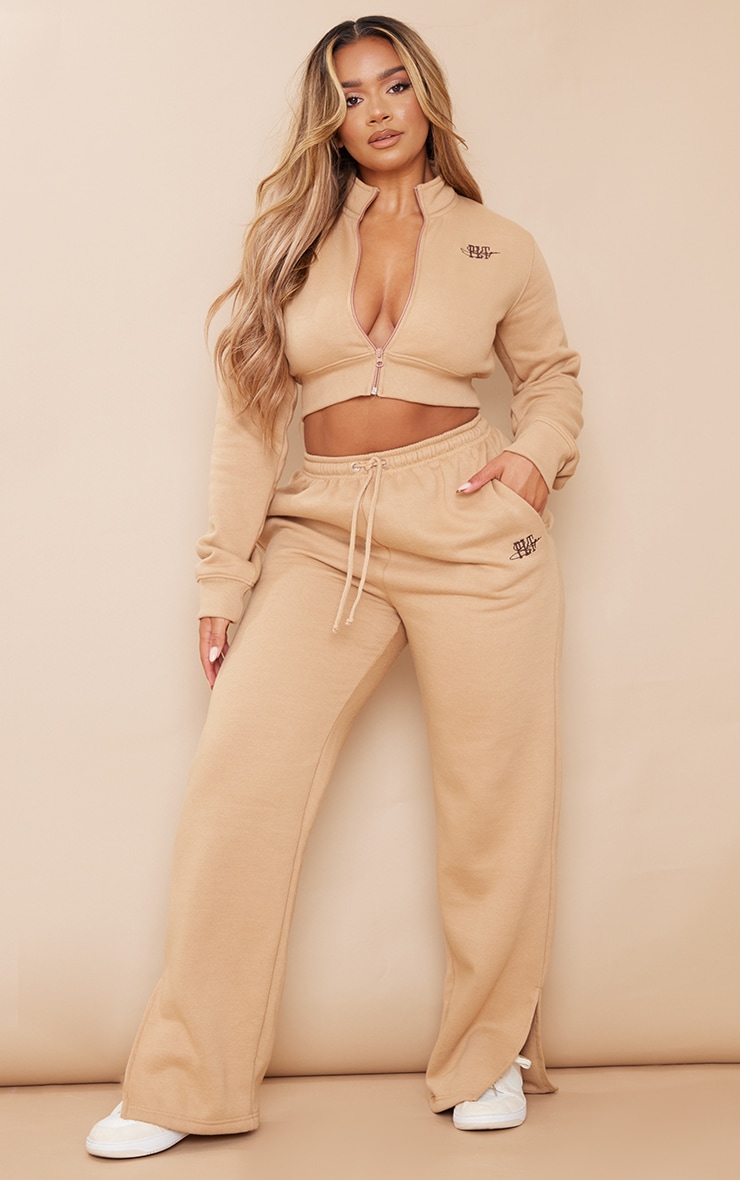 Woman Sweatpants in Camel from PrettyLittleThing GOOFASH