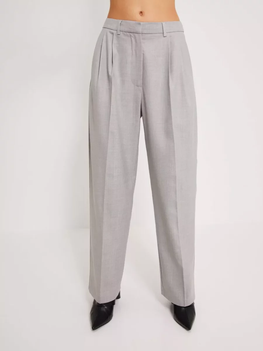Woman Trousers in Grey Munthe Nelly GOOFASH