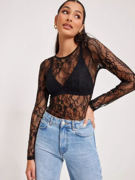 Women Black Top at Nelly GOOFASH