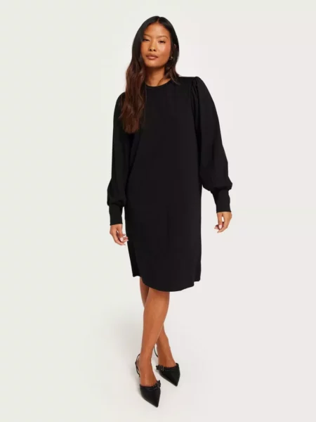 Women Dress in Black at Nelly GOOFASH