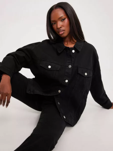 Women Jacket in Black from Nelly GOOFASH