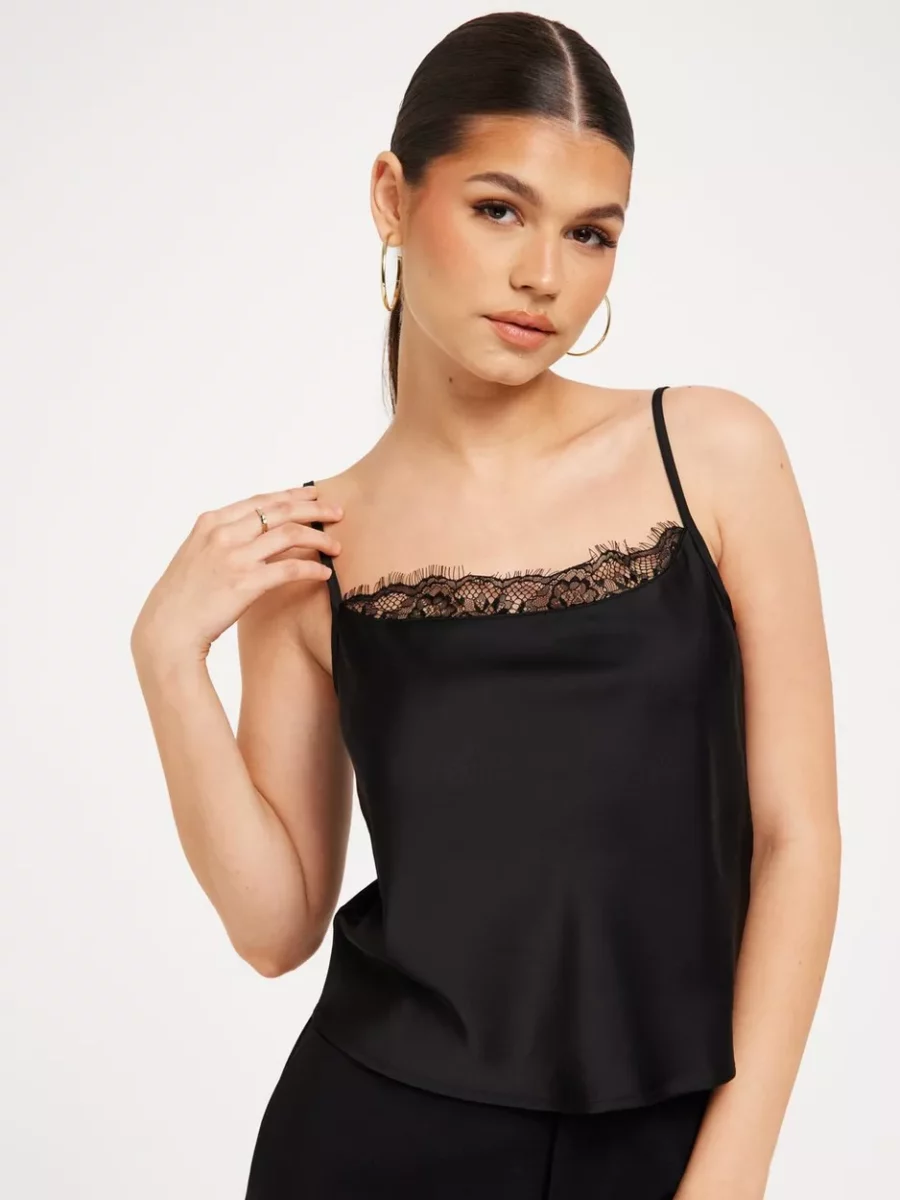 Womens Black Top at Nelly GOOFASH