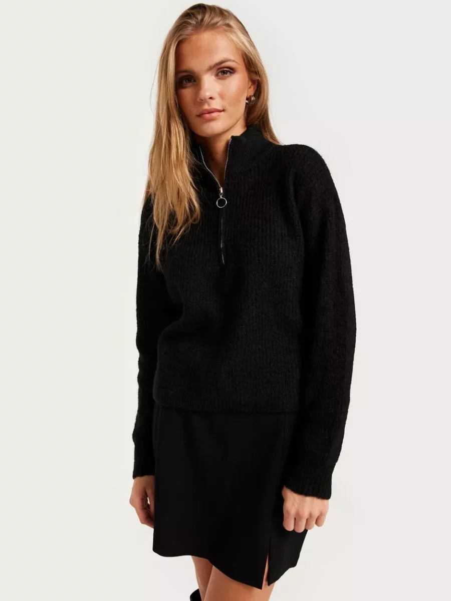 Women's Knitted Sweater Black at Nelly GOOFASH