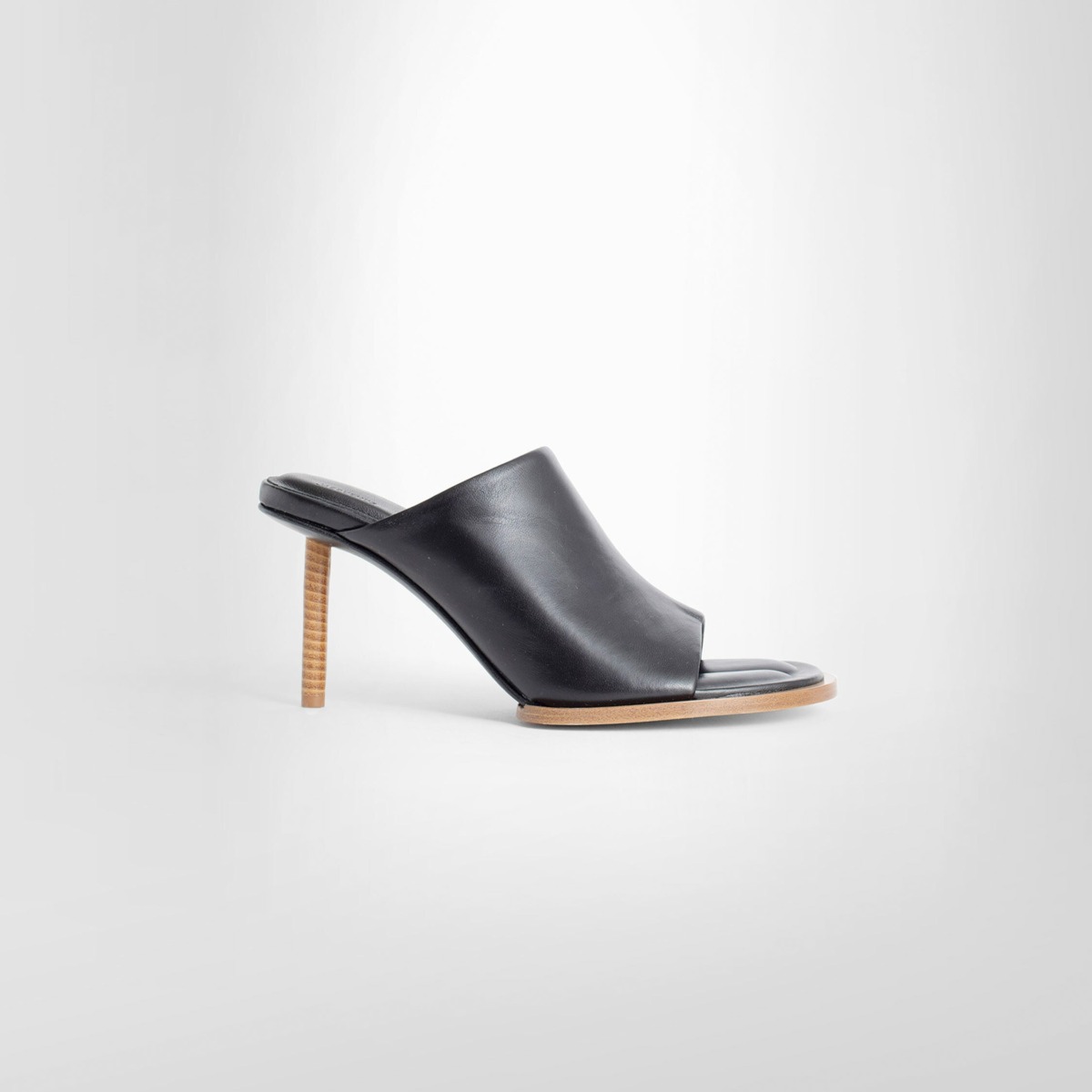 Women's Sandals in Black Jacquemus - Antonioli GOOFASH