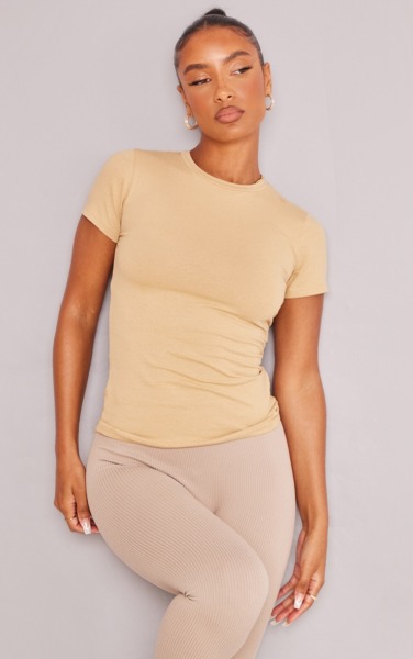 Women's T-Shirt in Camel from PrettyLittleThing GOOFASH