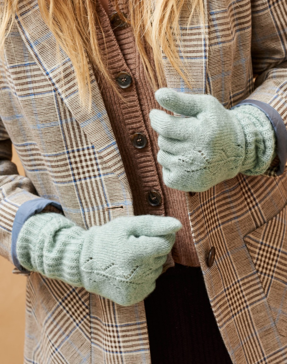 Brora Ivory Gloves for Woman GOOFASH