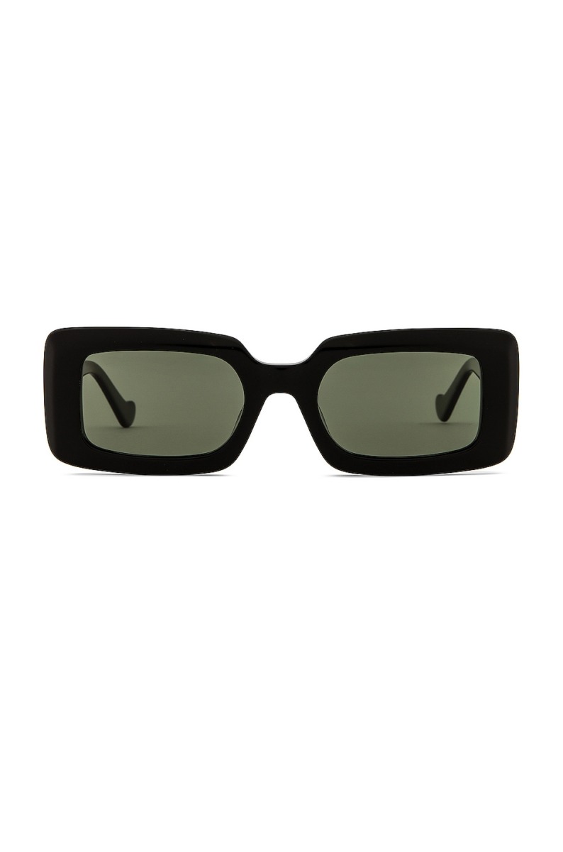 Devon Windsor Sunglasses Black for Woman at Revolve GOOFASH