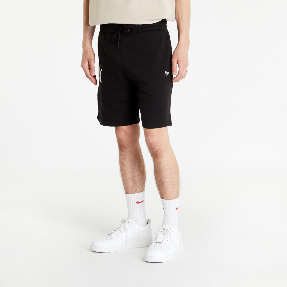 Footshop Mens Shorts in White from New Era GOOFASH