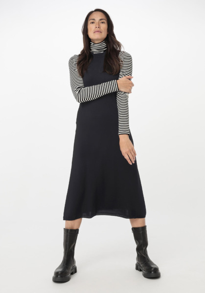 Knitted Dress in Black by Hessnatur GOOFASH