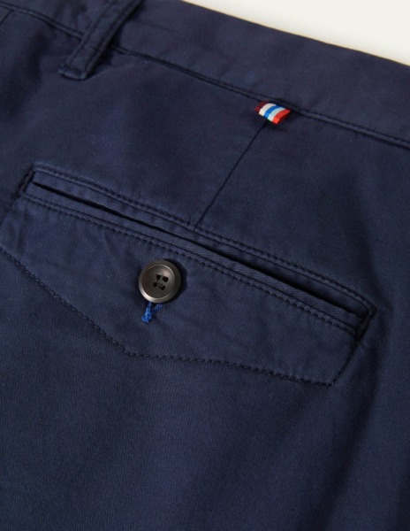 Man Chino Pants in Blue Boden GOOFASH