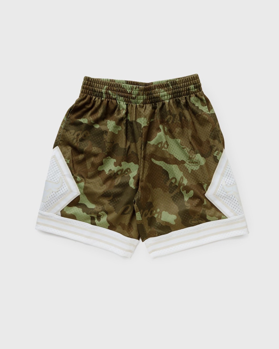 Mitchell & Ness Shorts in Green for Men from Bstn GOOFASH
