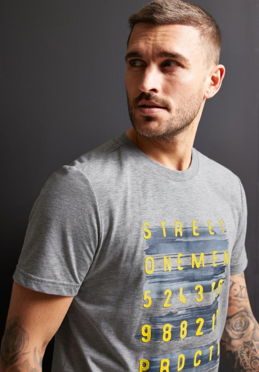 T-Shirt in Grey Street One Man GOOFASH
