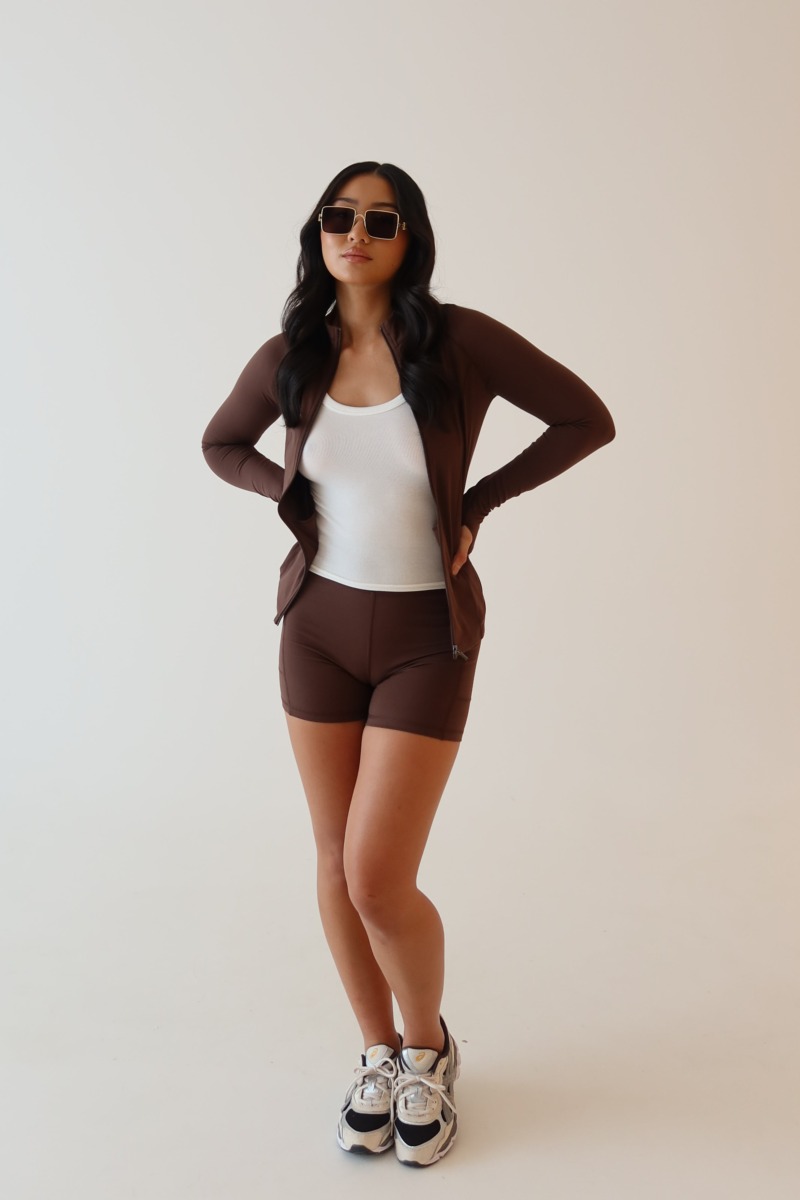 Women Shorts in Chocolate Meshki GOOFASH