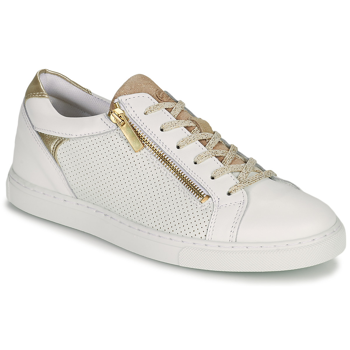 Betty London Sneakers in White Spartoo GOOFASH