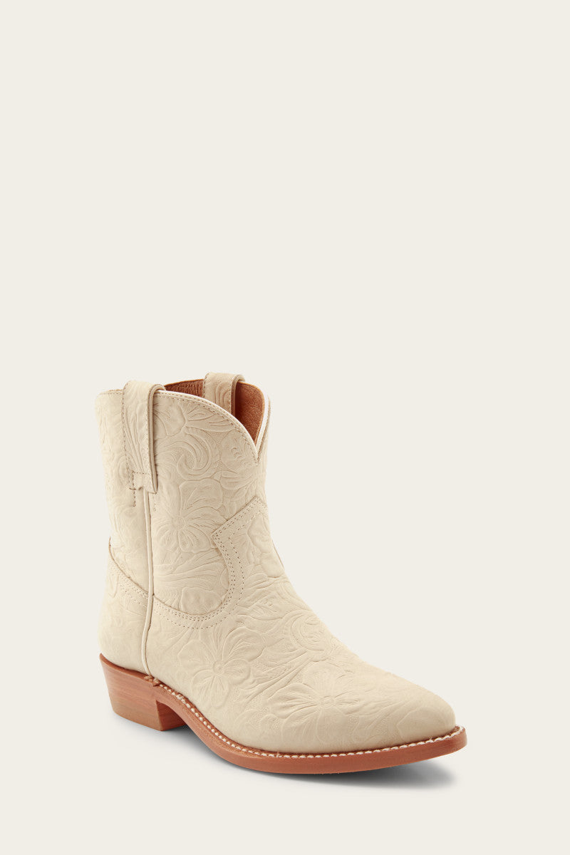 Frye Woman Boots in Ivory GOOFASH