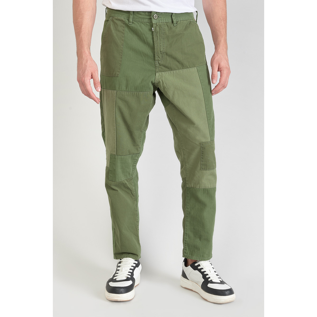 Le Temps des Cerises Green Trousers for Men from Spartoo GOOFASH