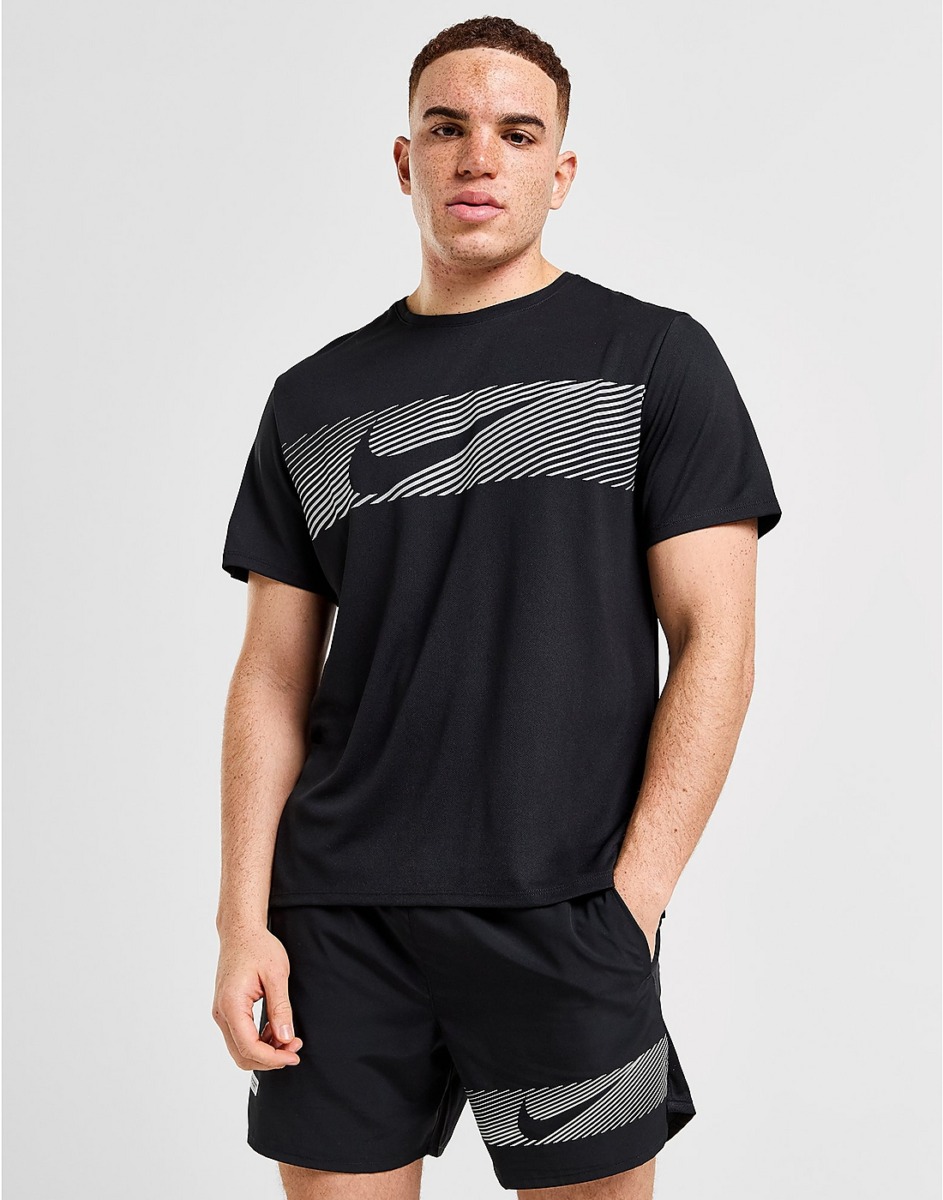 Man T-Shirt Black JD Sports - Nike GOOFASH