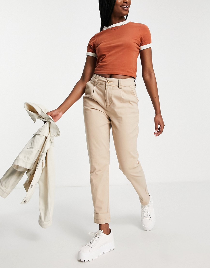 New Look Lady Chino Pants in Ivory from Asos GOOFASH