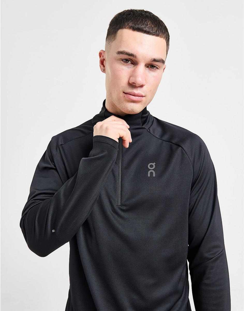 On Running - Jacket in Black by JD Sports GOOFASH