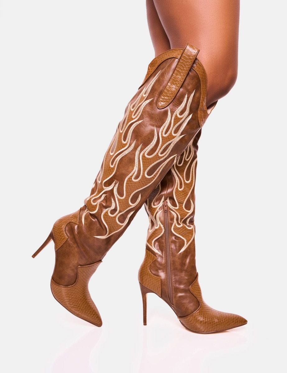 Overknee Boots in Brown - Public Desire - Woman GOOFASH
