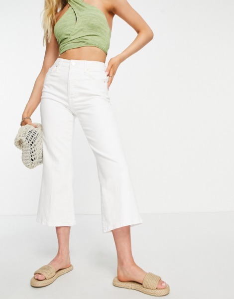 River Island - Woman in White by Asos GOOFASH