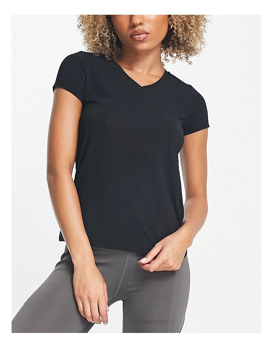 T-Shirt in Black Asos Woman GOOFASH