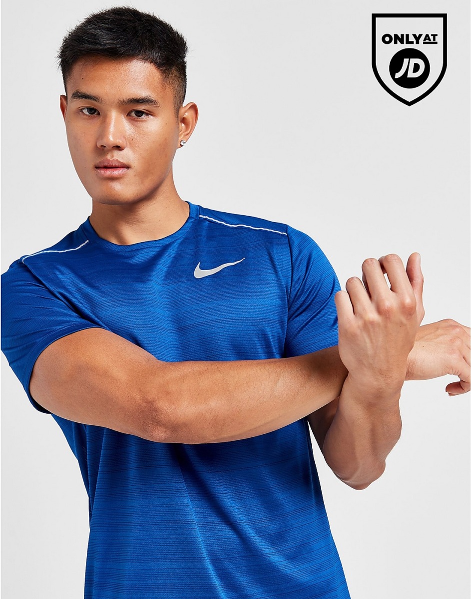 T-Shirt in Blue Nike JD Sports Man GOOFASH