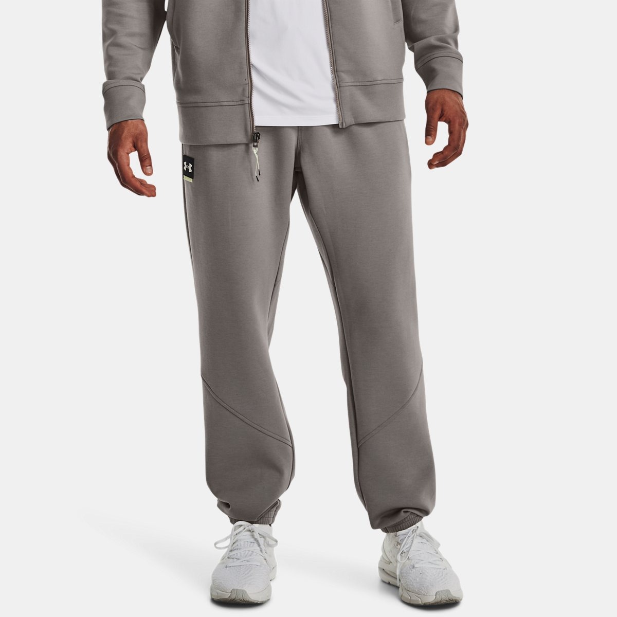 Under Armour - Joggers in Grey for Man GOOFASH