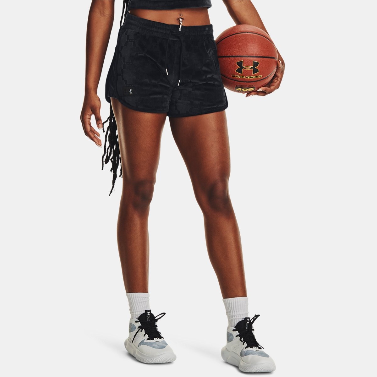 Under Armour - Shorts in Black - Woman GOOFASH
