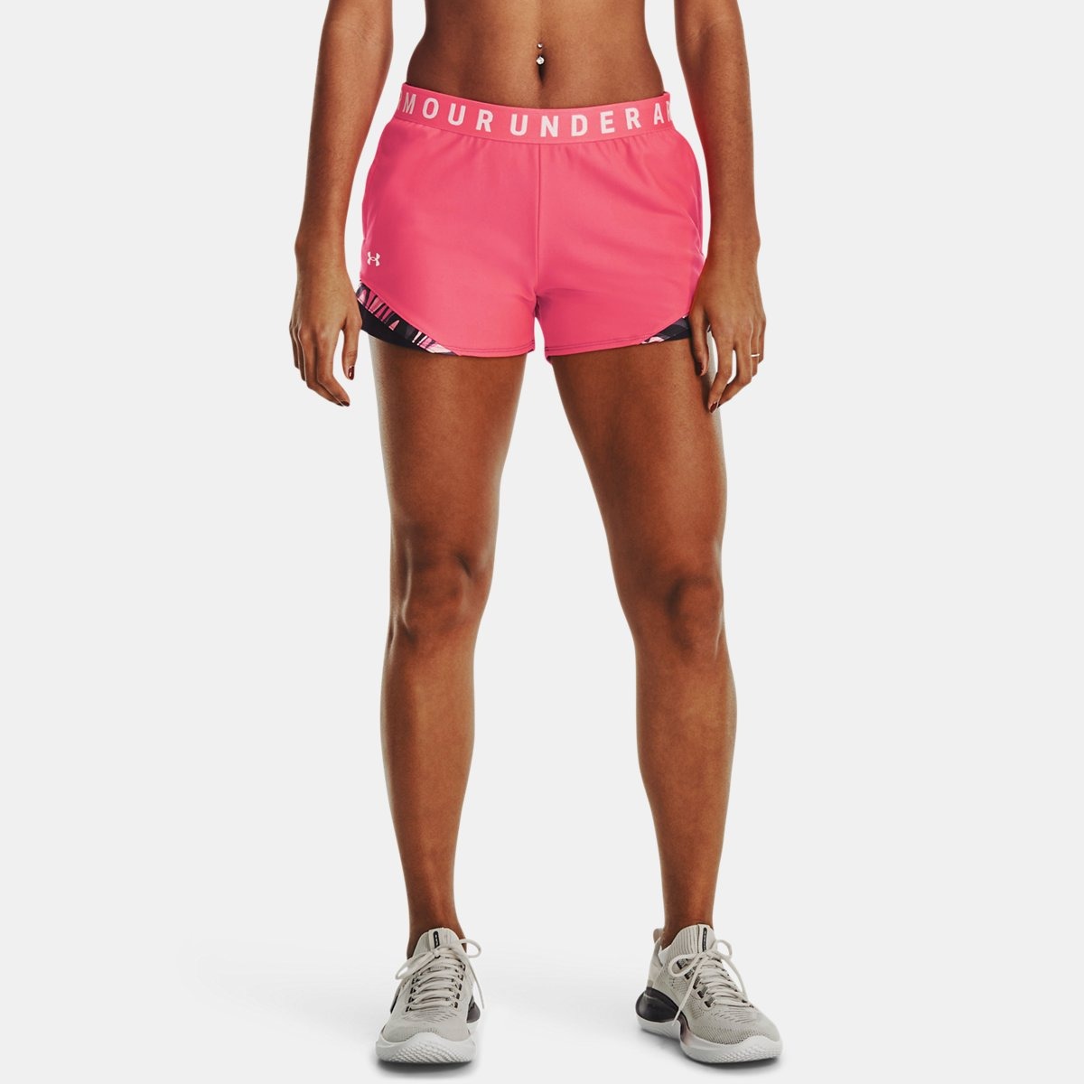 Under Armour - Shorts in Pink for Women GOOFASH
