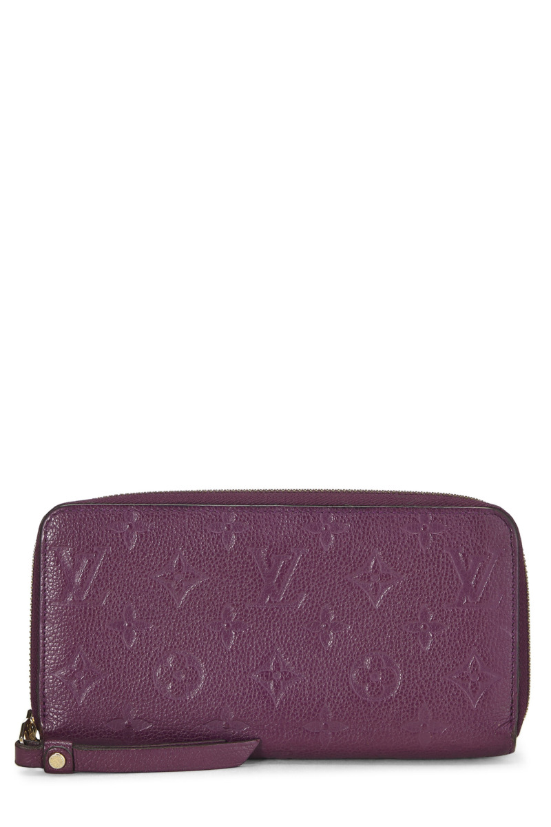 Women Wallet in Purple at WGACA GOOFASH